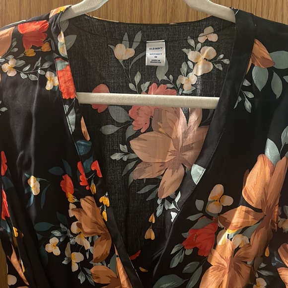 Old Navy maternity top - Picture 2 of 6